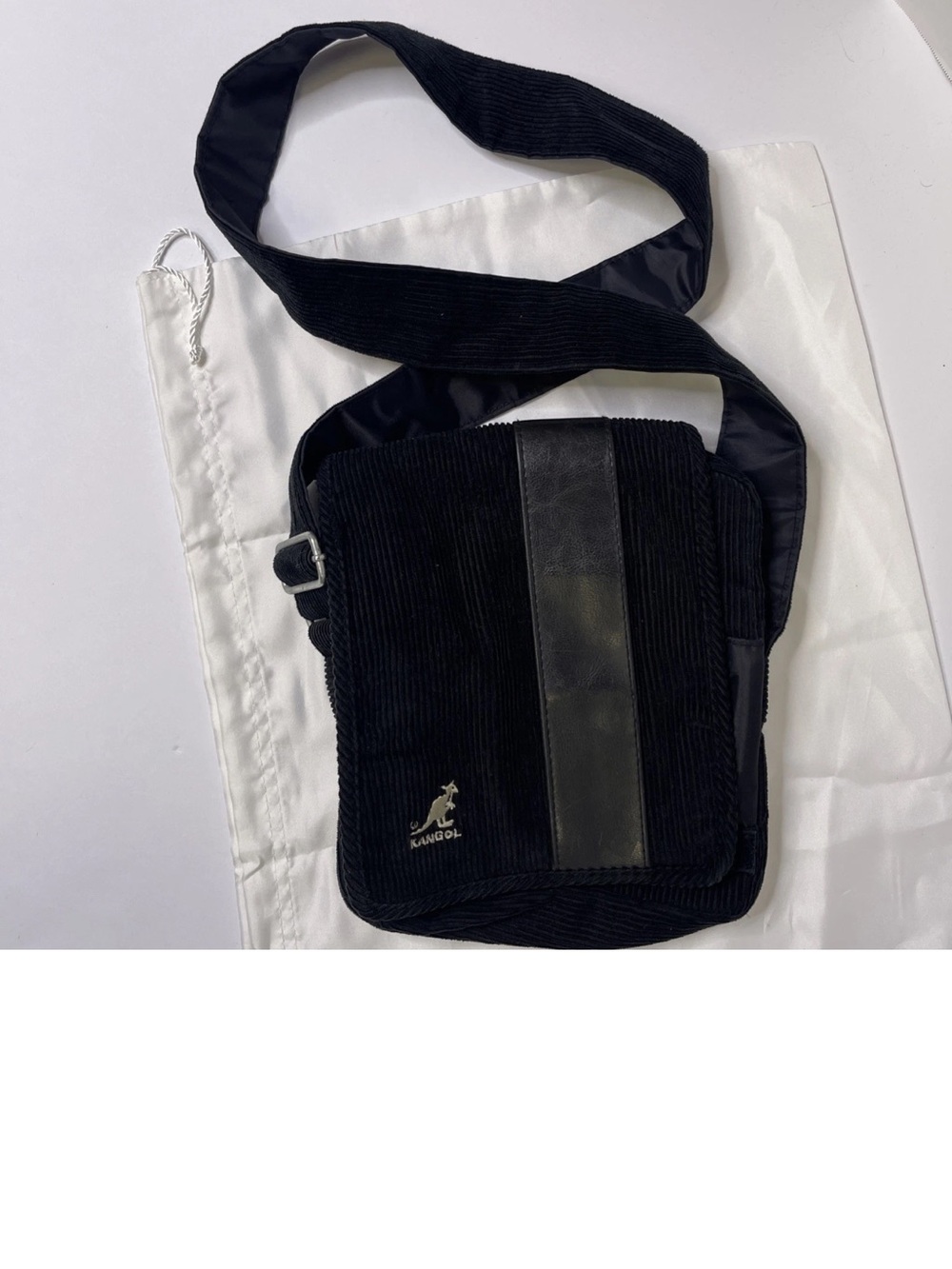 Kangol Black Crossbody Messenger Bag – Lightweight Everyday Shoulder Bag